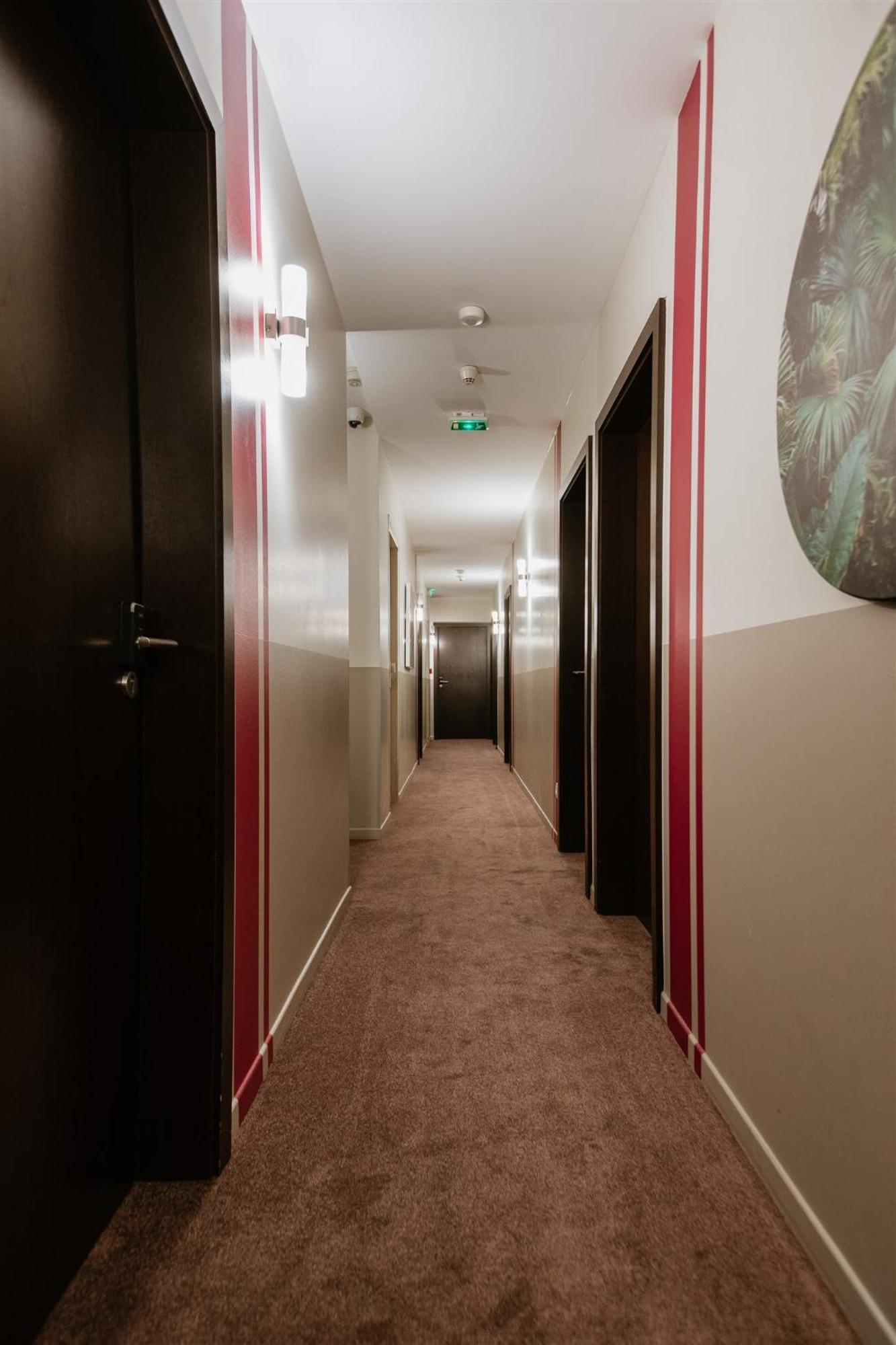 Hotel-Restaurant La Caborne 利莫内 外观 照片